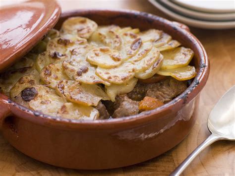  Lancashire Hot Pot, Bir Klasik İngiliz Yemeği: Kıyılmış Etin Ve Sebzelerin Uyumu Bir Nefese!